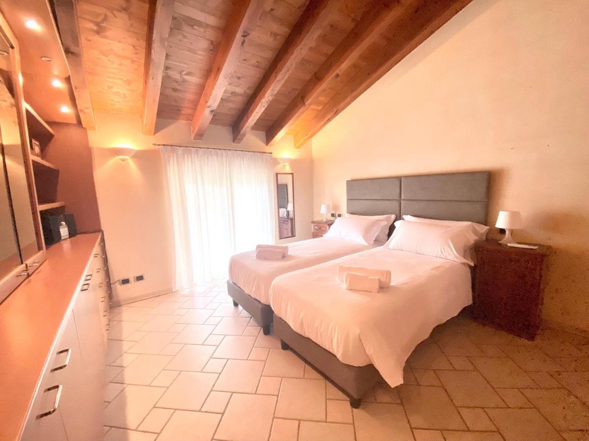 Residence Corte Ferrari -Ciao Vacanze- Moniga del Garda ภายนอก รูปภาพ