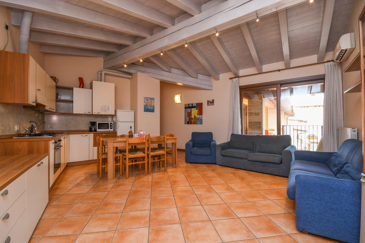 Residence Corte Ferrari -Ciao Vacanze- Moniga del Garda ภายนอก รูปภาพ