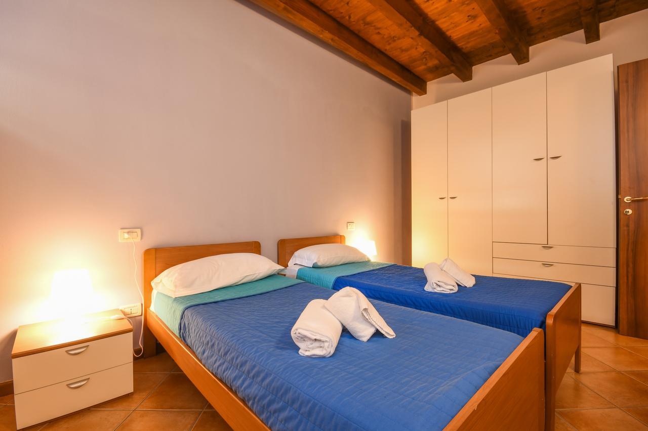 Residence Corte Ferrari -Ciao Vacanze- Moniga del Garda ภายนอก รูปภาพ